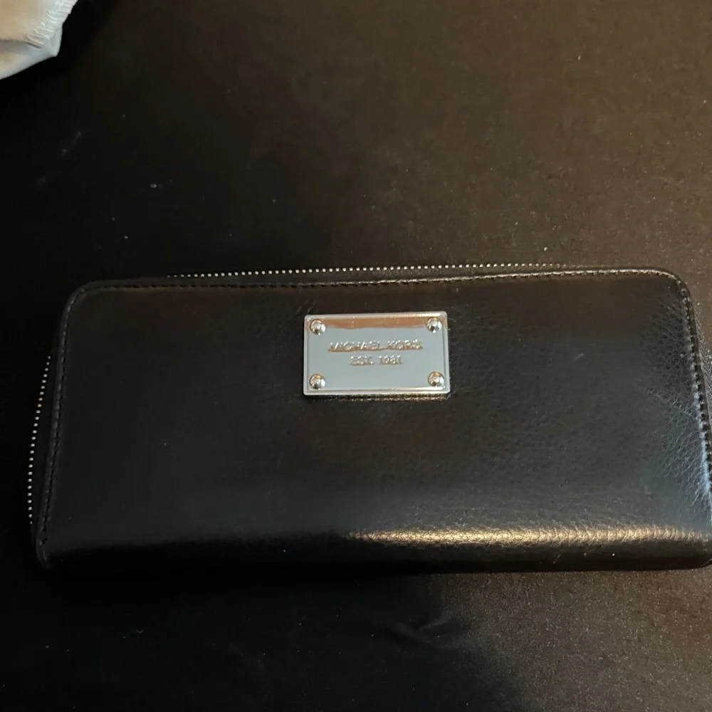 Michael Kors Black Leather Zip Wallet with Silver Plate - Picture 5 of 5
